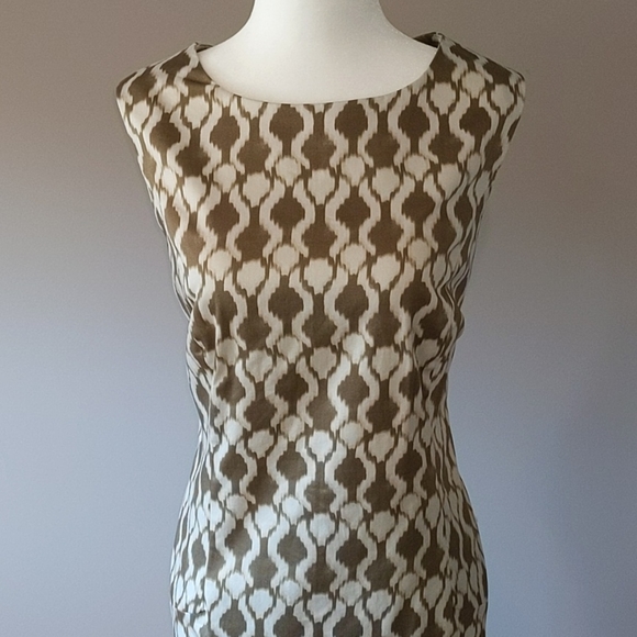 Sleeveless Printed Dress - Picture 3 of 5